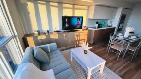 Cozy Condo in Downtown Toronto + Free Parking